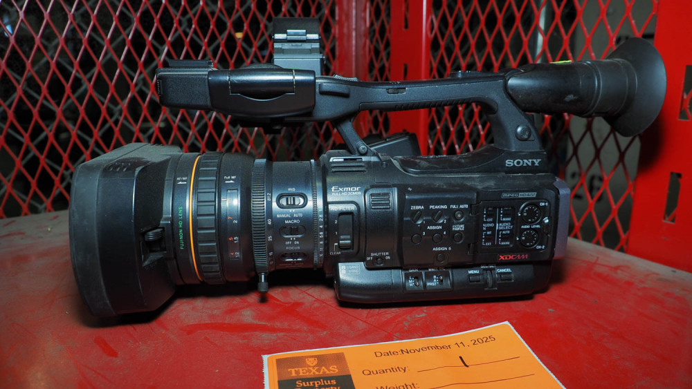 Sony XDCAM PMW-200 video camera - Swico Auctions